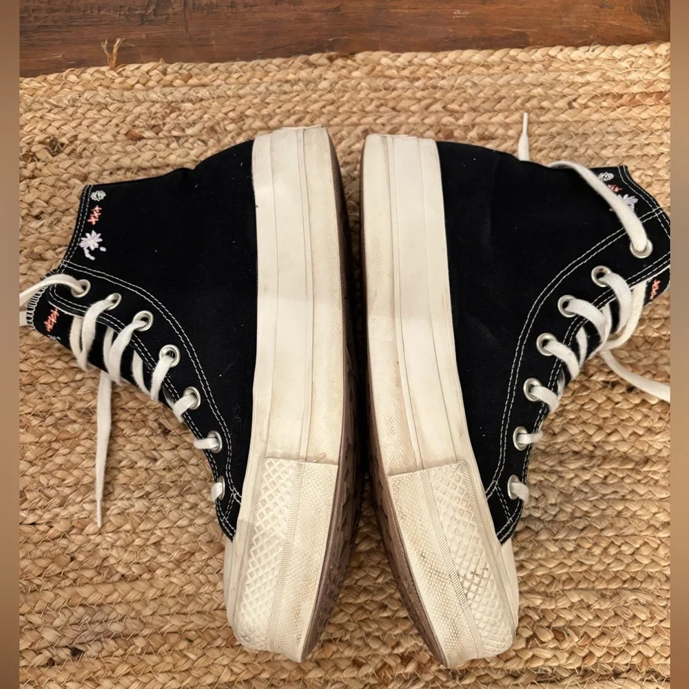 Converse CTAS Lift  Hi Platform Embroidered Floral Women's Sz‎ 9